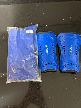 NEW KIDS Blue Soccer SPORTS Shin Guards w Blue Socks (M) Lightweight Protective